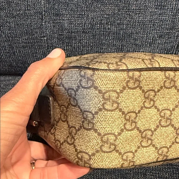 Gucci Supreme Camera Crossbody Bag - Picture 9 of 15